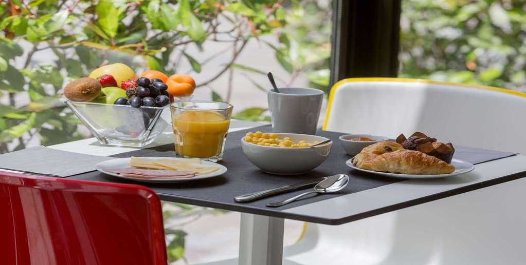 Hotel Kyriad Brive Ouest Ресторант снимка