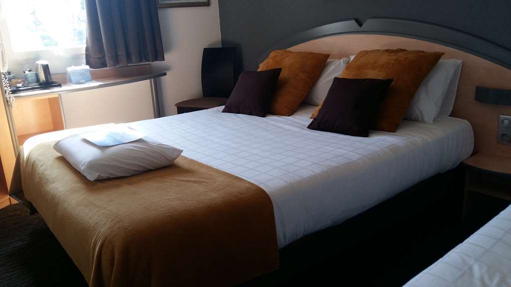 Hotel Kyriad Brive Ouest Стая снимка